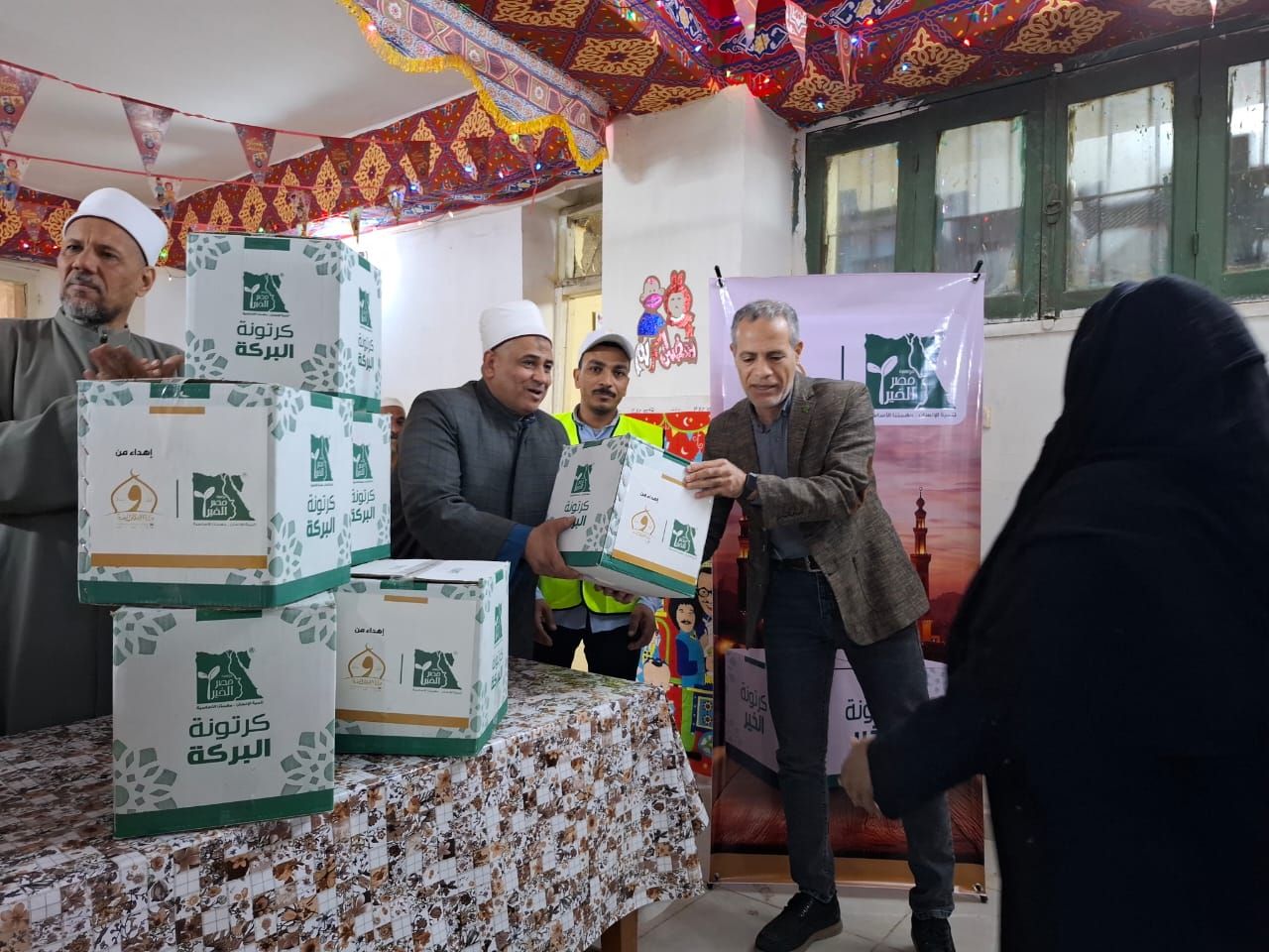 الأوقاف ومصر الخير توزعان 100 ألف كرتونة غذائية بمناسبة شهر رمضان بمحافظات الجمهورية (7) الأوقاف ومصر الخير توزعان 100 ألف كرتونة غذائية بمناسبة شهر رمضان بمحافظات الجمهورية (7)