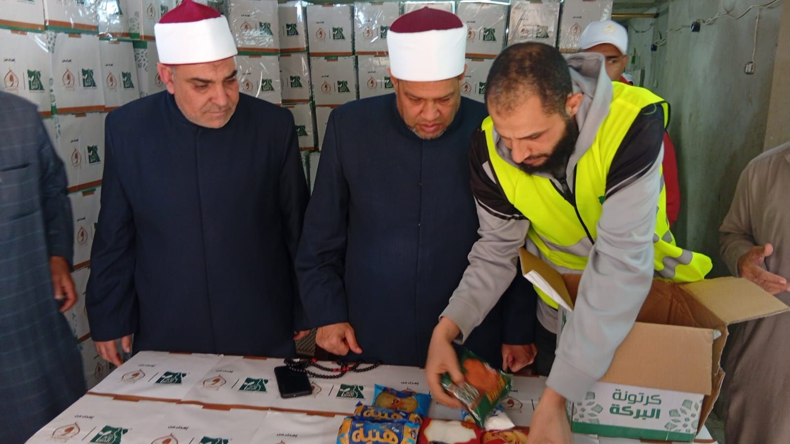 الأوقاف ومصر الخير توزعان 100 ألف كرتونة غذائية بمناسبة شهر رمضان بمحافظات الجمهورية (15) الأوقاف ومصر الخير توزعان 100 ألف كرتونة غذائية بمناسبة شهر رمضان بمحافظات الجمهورية (15)