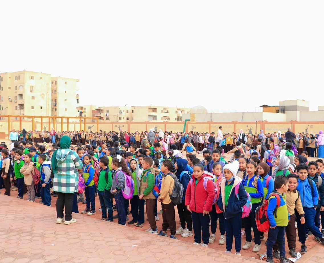 الطلاب بطابور الصباح