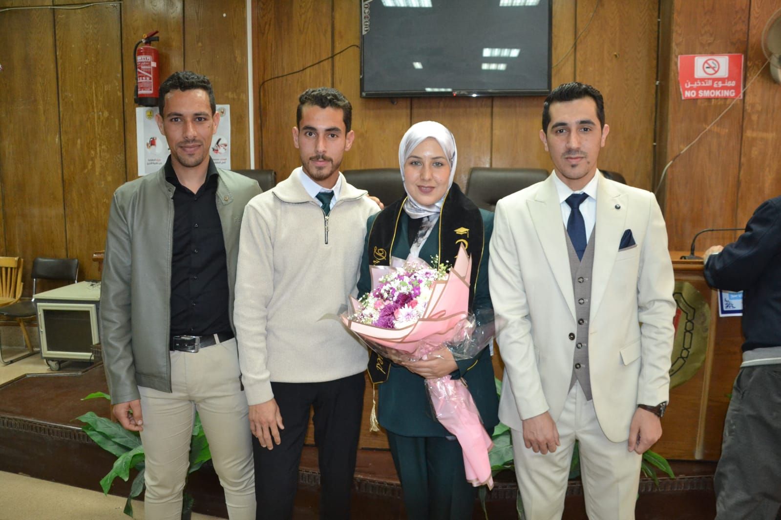 الباحثة وأسرتها الباحثة وأسرتها