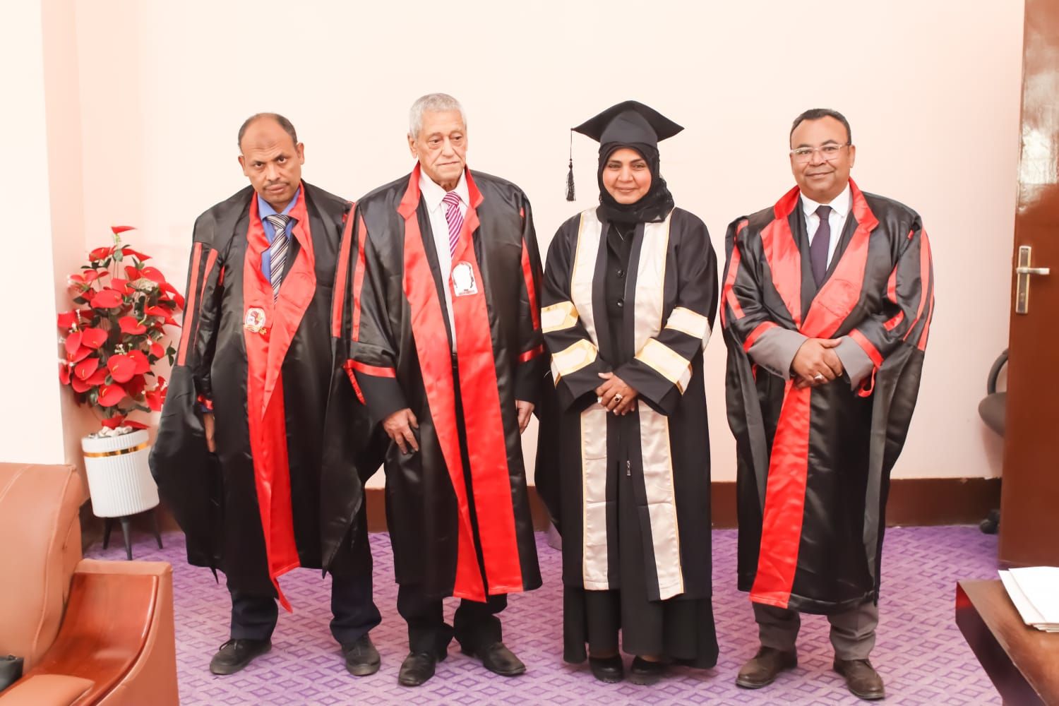 الباحثة ولجنة الإشراف الباحثة ولجنة الإشراف