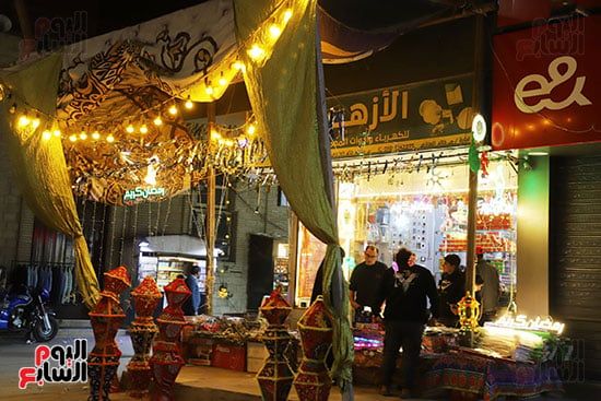 عطارة مزينة بالفوانيس عطارة مزينة بالفوانيس