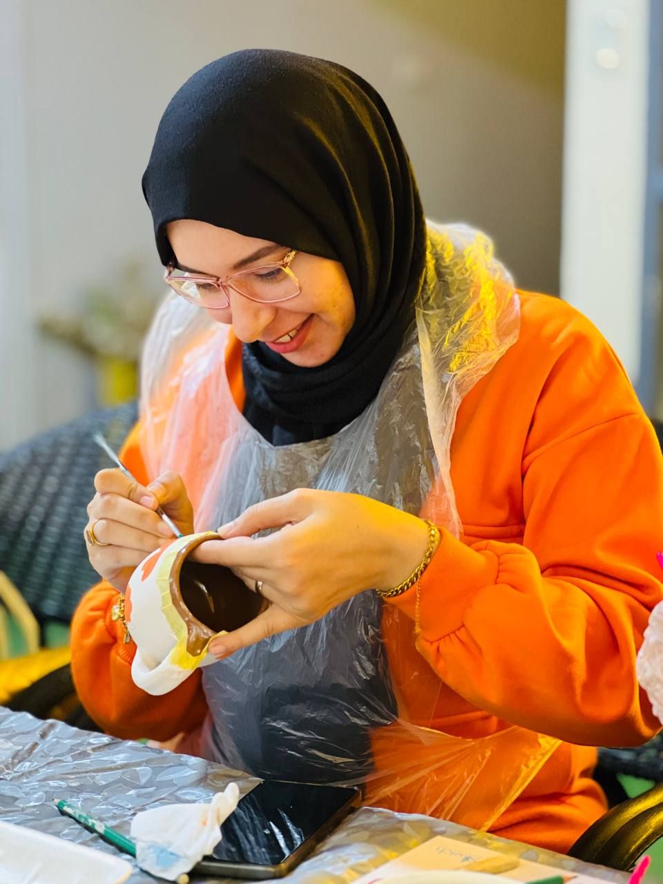 يعملون بحب وشغف في الرسم يعملون بحب وشغف في الرسم