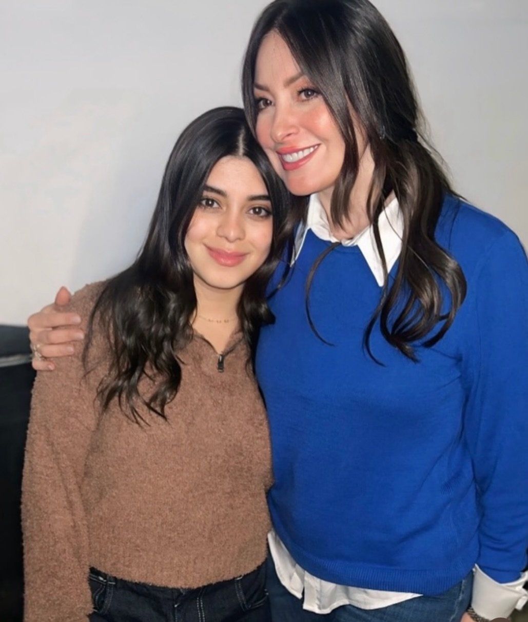 مريم زكي مع النجمة نرمين الفقي من كواليس المسلسل مريم زكي مع النجمة نرمين الفقي من كواليس المسلسل