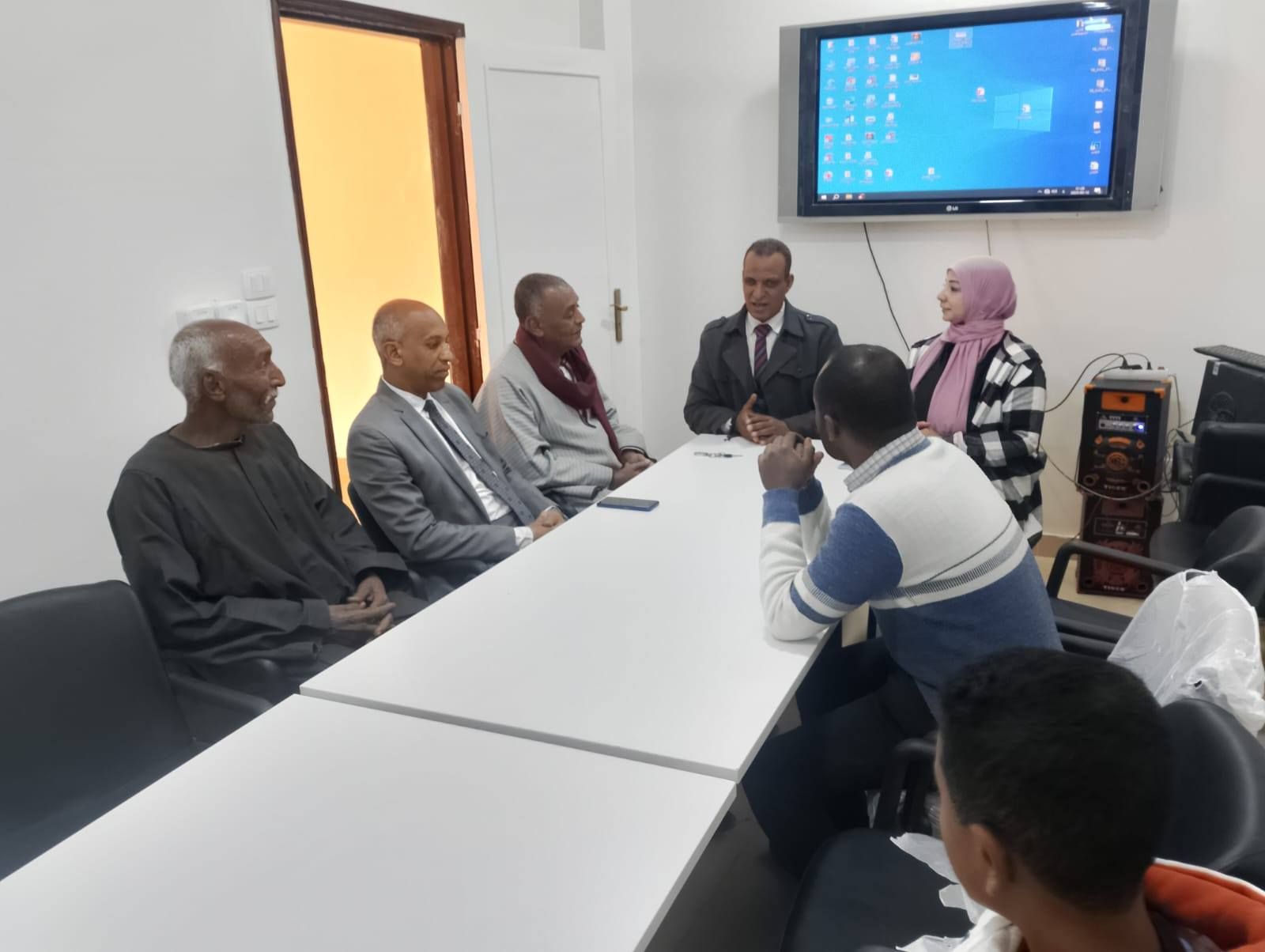 ملتقى فكري ثقافي يجمع الأدب والقانون والتعليم بمكتبة مصر العامة في مدينة إسنا ملتقى فكري ثقافي يجمع الأدب والقانون والتعليم بمكتبة مصر العامة في مدينة إسنا