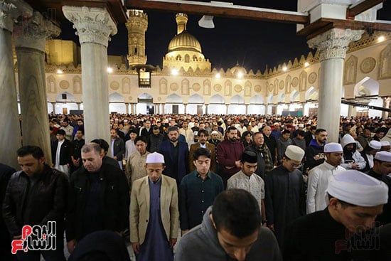 ضيوف مصر خلال الصلاة ضيوف مصر خلال الصلاة