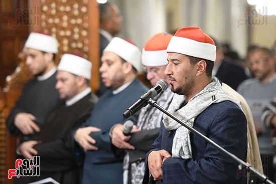 القارئ بلال سيف يؤم المصلين فى مسجد الحسين القارئ بلال سيف يؤم المصلين فى مسجد الحسين