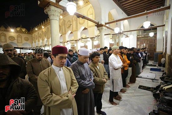 جنسيات مختلفه اثناء صلاة التراويح بالازهر الشريف (2) جنسيات مختلفه اثناء صلاة التراويح بالازهر الشريف (2)