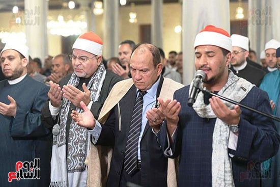 جانب من صلاة التراويح فى مسجد الحسين بالقاهرة جانب من صلاة التراويح فى مسجد الحسين بالقاهرة