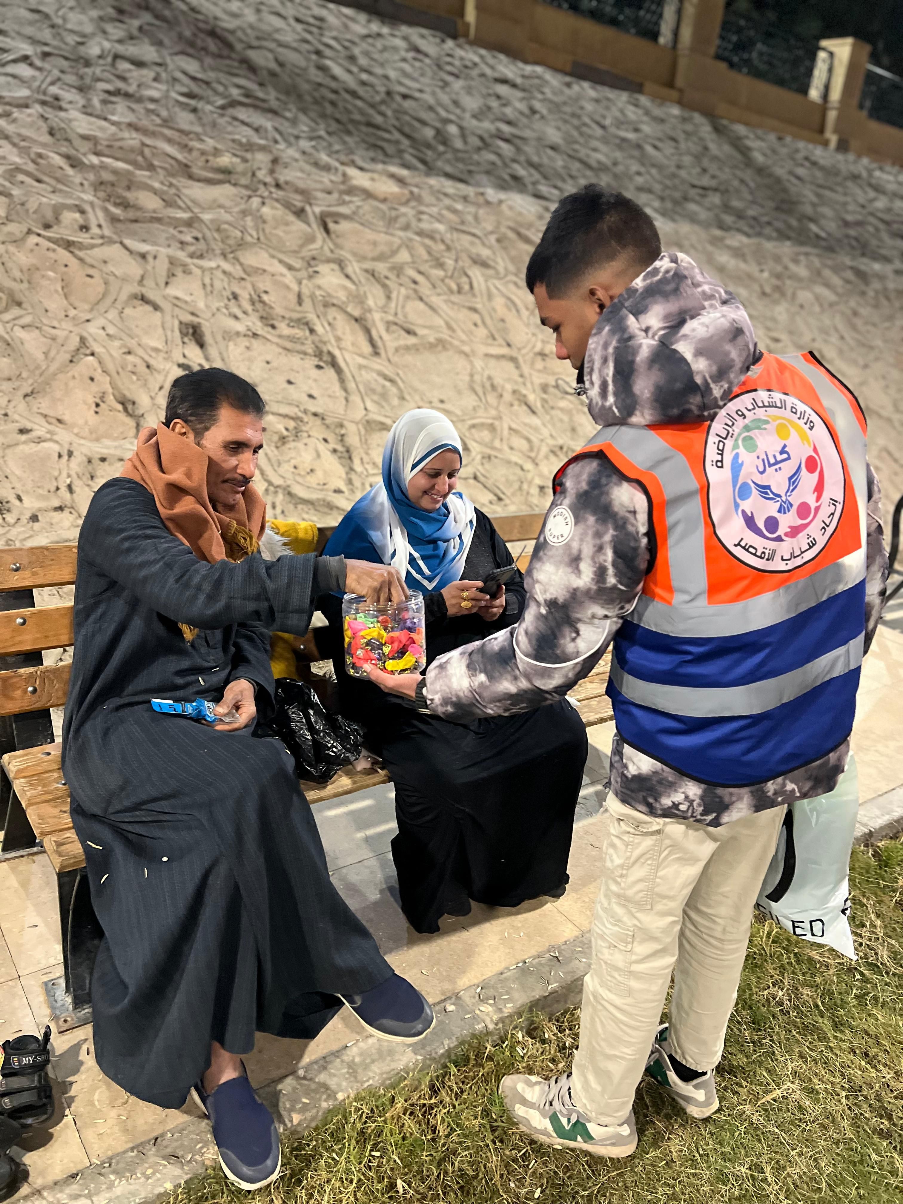 إتحاد شباب الأقصر يوزعون فوانيس وهدايا بكورنيش النيل في أرمنت إتحاد شباب الأقصر يوزعون فوانيس وهدايا بكورنيش النيل في أرمنت