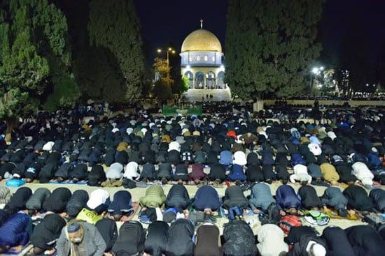 المسجد الأقصى يتزين بالمصليين