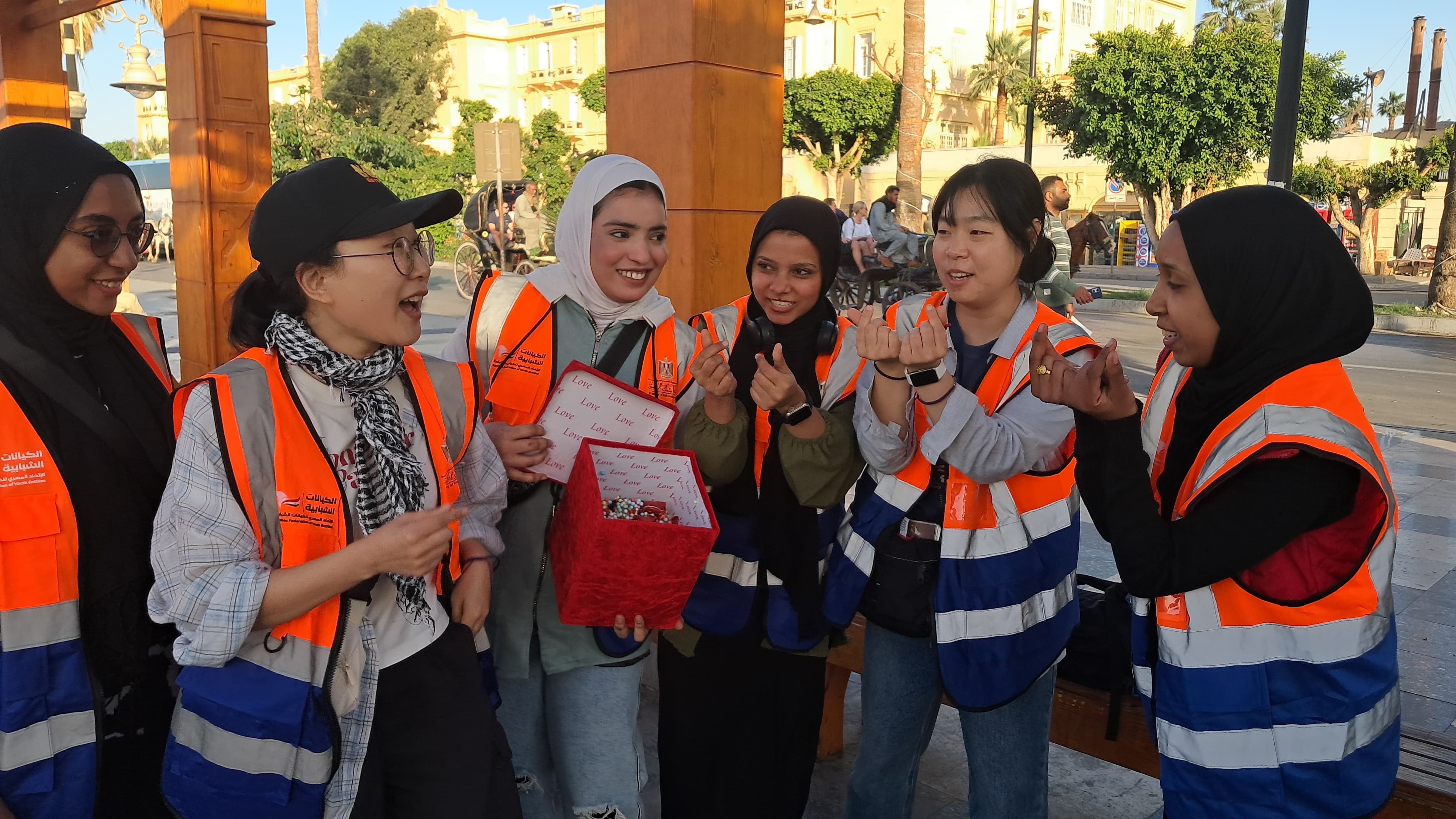 نشر السعادة بين أهالى الأقصر وأرمنت والصورة الحضارية أمام الأجانب نشر السعادة بين أهالى الأقصر وأرمنت والصورة الحضارية أمام الأجانب