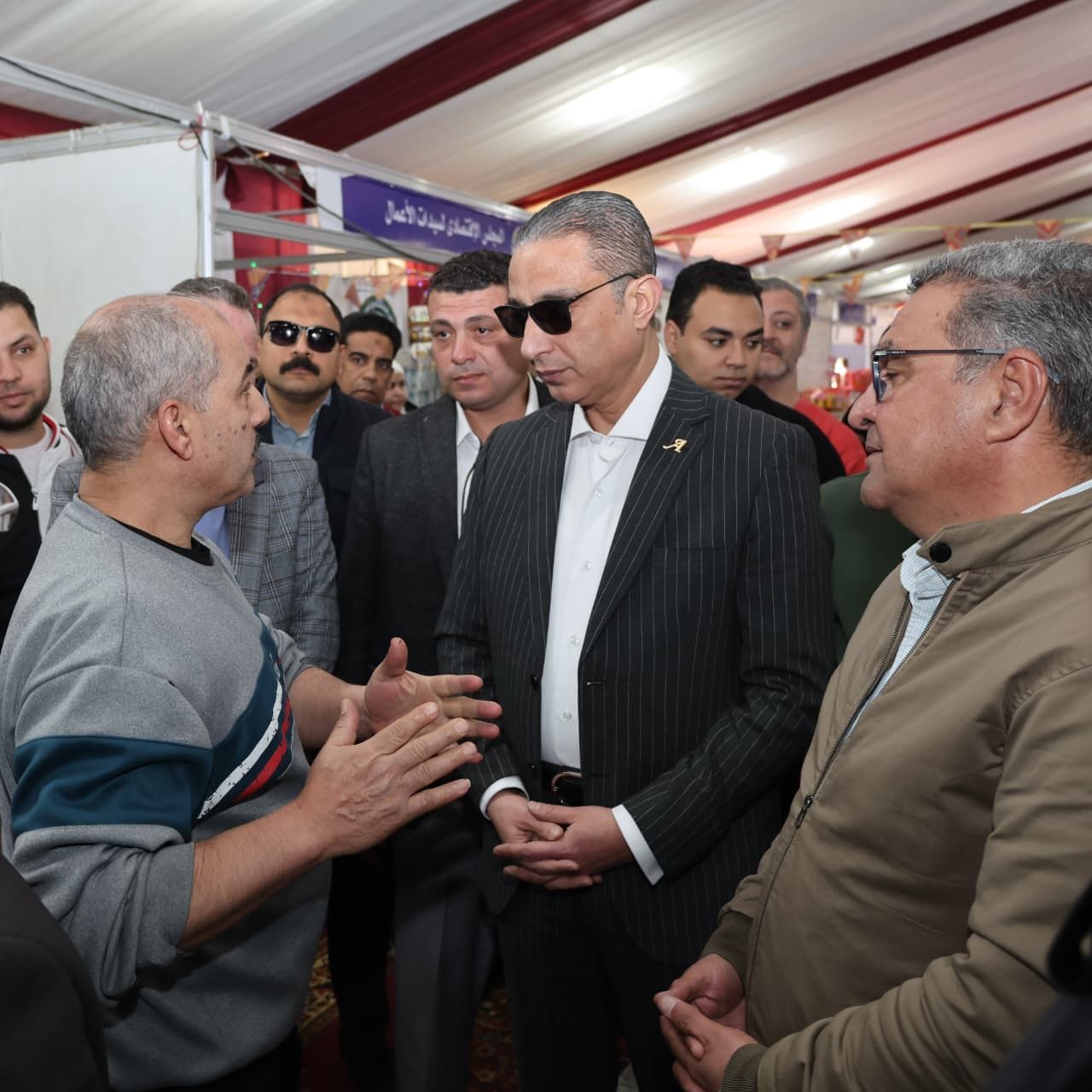 محافظ الجيزة يتفقد معرض أهلا رمضان (1) محافظ الجيزة يتفقد معرض أهلا رمضان (1)