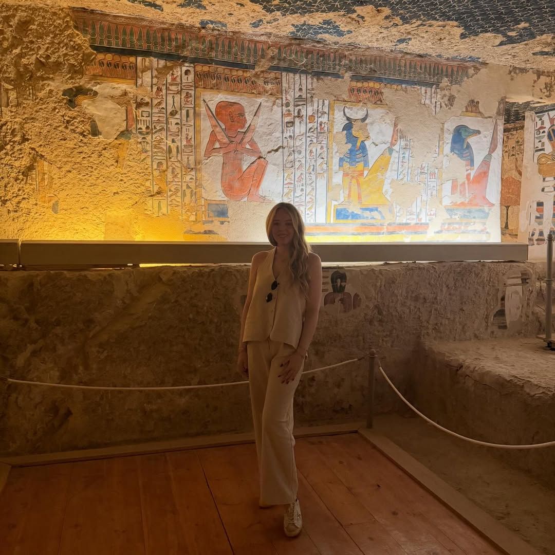 تيفاني داخل معابد الأقصر تيفاني داخل معابد الأقصر