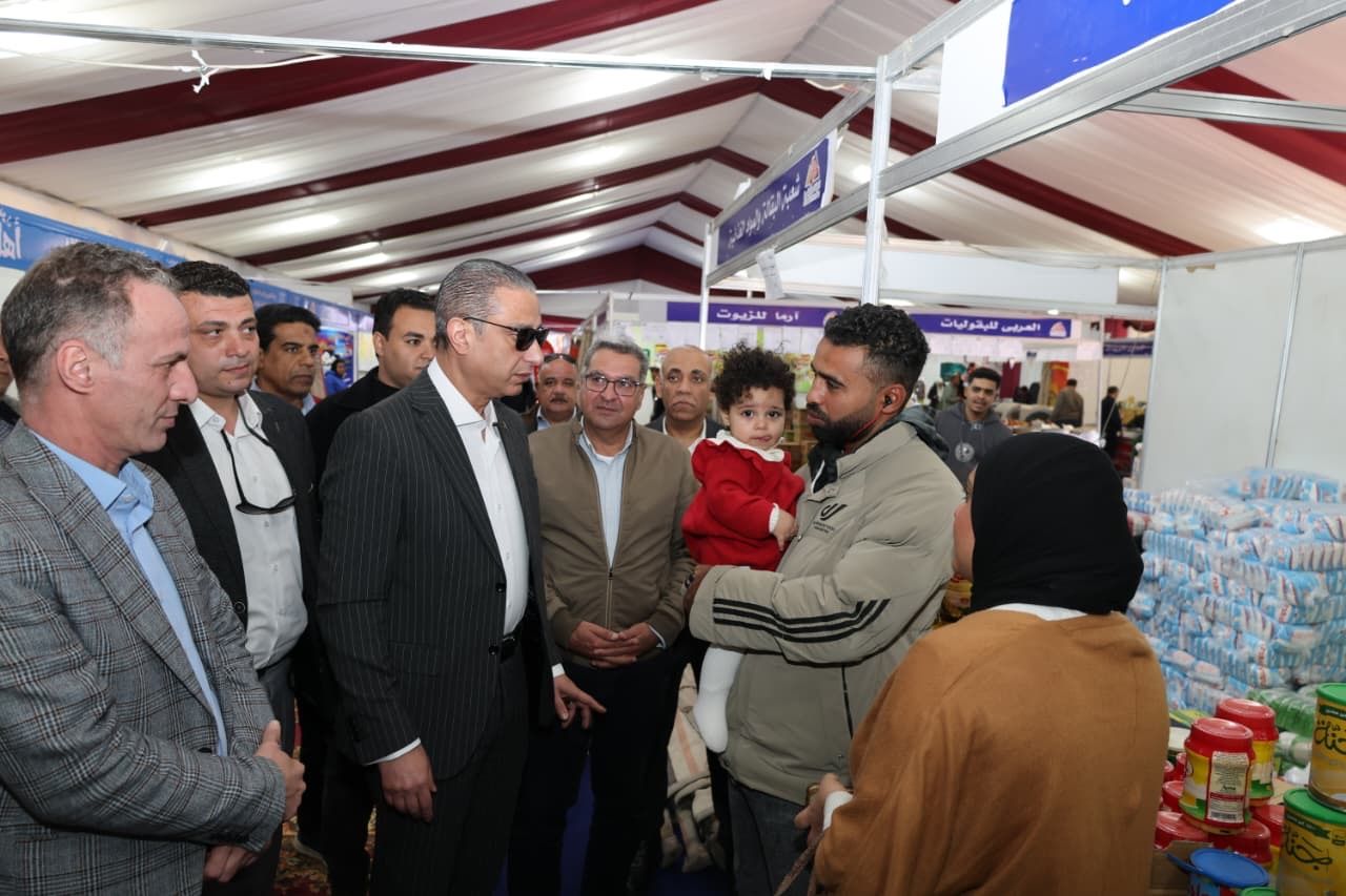 محافظ الجيزة يتفقد معرض أهلا رمضان (2) محافظ الجيزة يتفقد معرض أهلا رمضان (2)