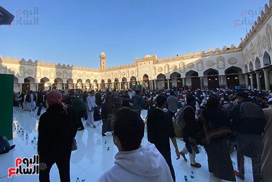 جانب من إفطار الصائمين جانب من إفطار الصائمين