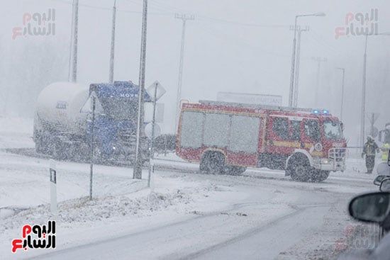 الطرقات تكتسى بالثلج الطرقات تكتسى بالثلج