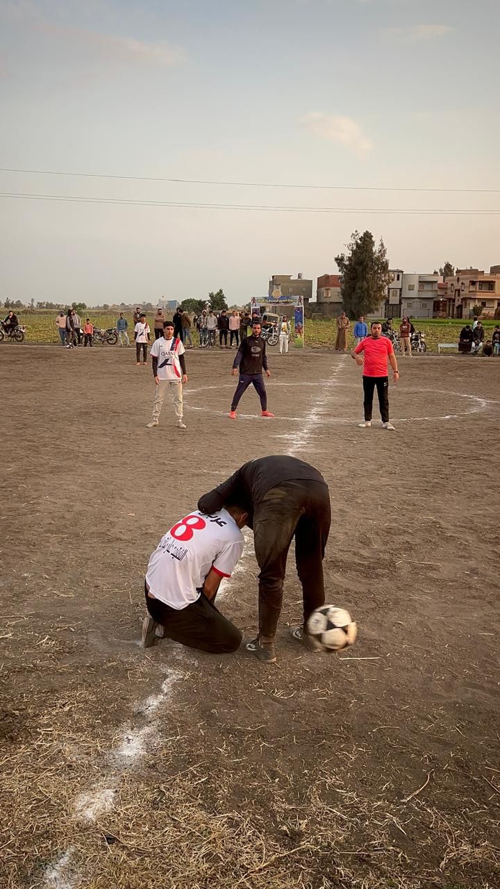 اصابة لاعب وتوقف المباراة اصابة لاعب وتوقف المباراة