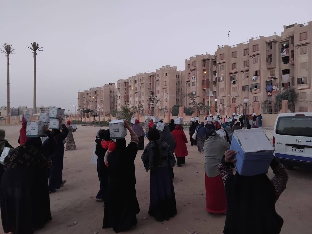 المؤسسة الصديقية عضو التحالف الوطني تبدأ توزيع «كراتين الستر» مع انطلاق شهر رمضان (2) المؤسسة الصديقية عضو التحالف الوطني تبدأ توزيع «كراتين الستر» مع انطلاق شهر رمضان (2)