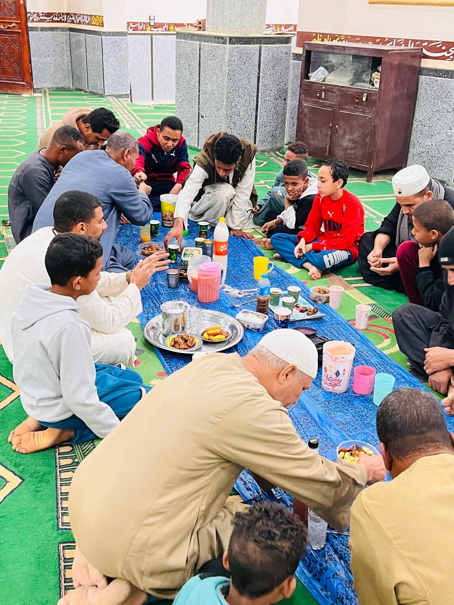الافطار الجماعي لوادي عبادي بأسوان الافطار الجماعي لوادي عبادي بأسوان