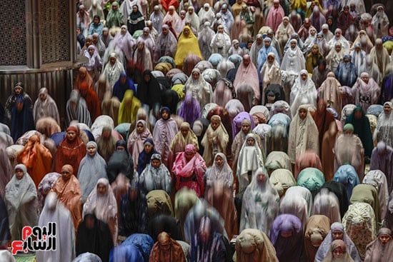 آلاف المسلمين صلاة العشاء والتراويح داخل مسجد الاستقلال بالعاصمة الإندونيسية جاكرتا آلاف المسلمين صلاة العشاء والتراويح داخل مسجد الاستقلال بالعاصمة الإندونيسية جاكرتا
