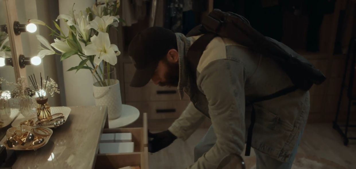 السارق السارق