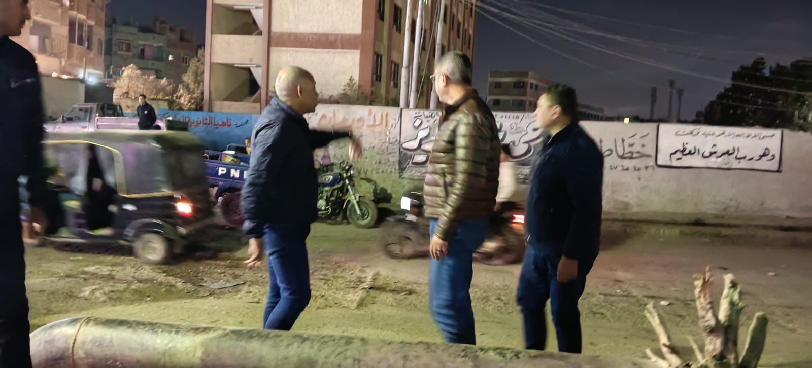 محافظ الجيزة يفاجئ منطقة ناهيا بجولة ميدانية (3) محافظ الجيزة يفاجئ منطقة ناهيا بجولة ميدانية (3)
