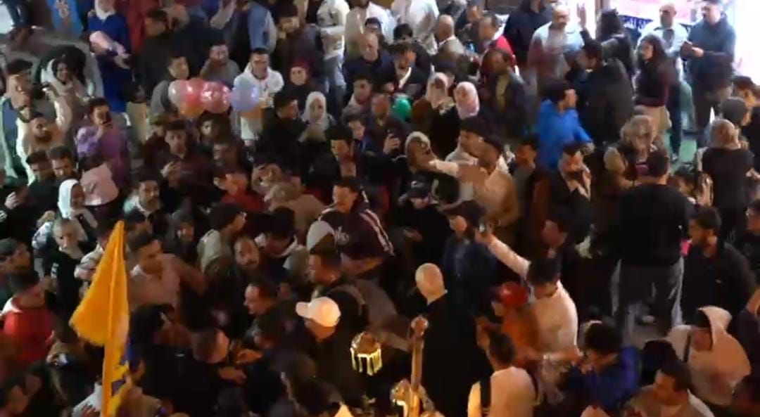 تدافع الجمهور على عمرو سعد تدافع الجمهور على عمرو سعد