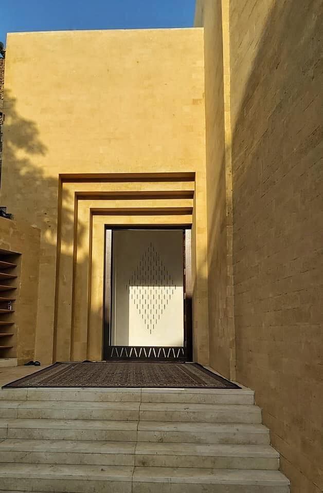 باب من أبواب المسجد باب من أبواب المسجد