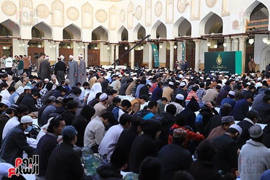 آلاف الصائمين فى حفل الإفطار آلاف الصائمين فى حفل الإفطار