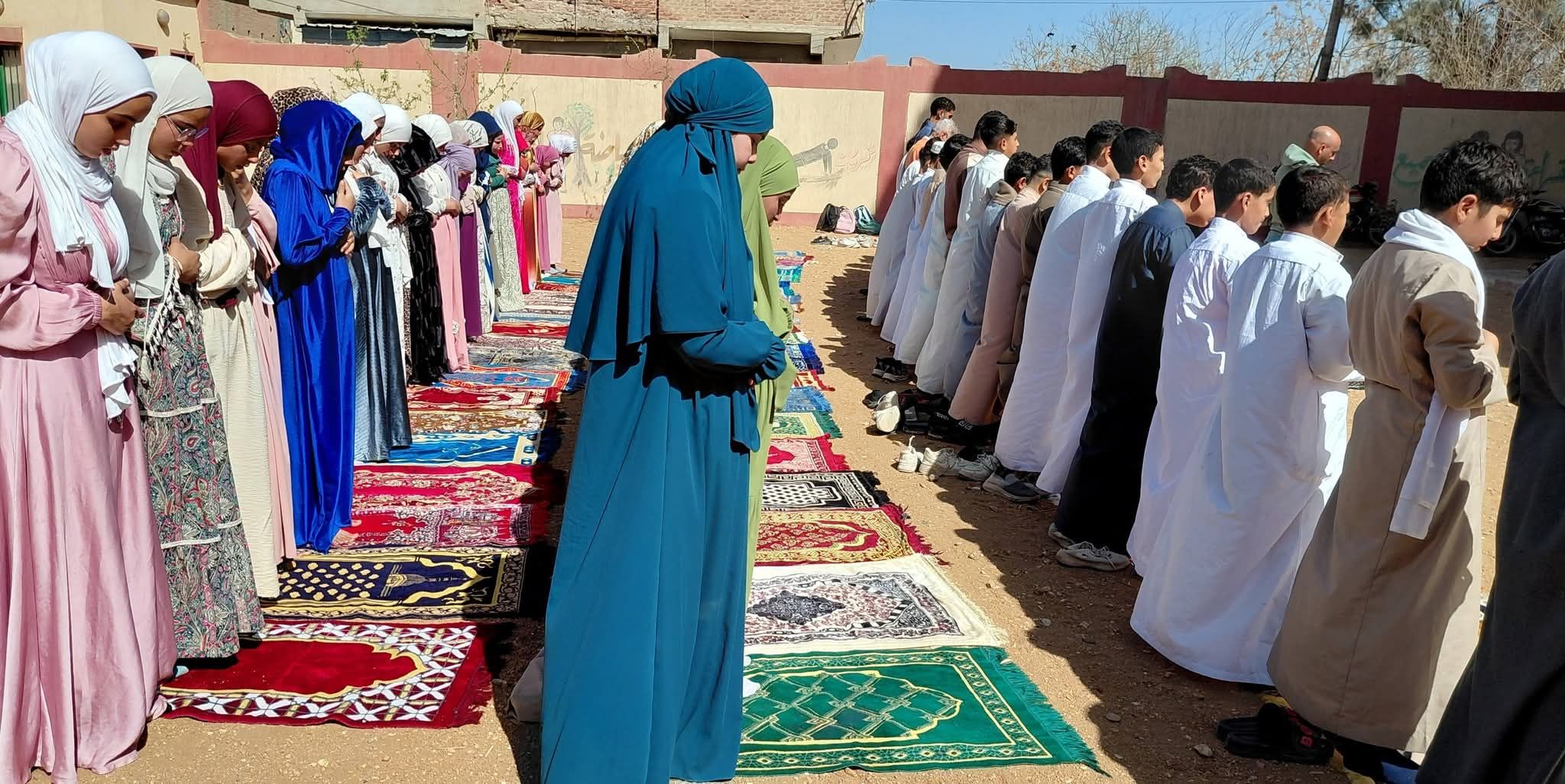 3مدرسة الشهيد مصطفى منصور تحتفل بشهر رمضان المبارك (7) 3مدرسة الشهيد مصطفى منصور تحتفل بشهر رمضان المبارك (7)