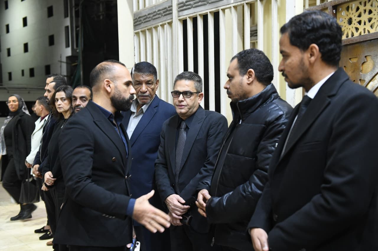 أسرة اليوم السابع تللقى العزاء فى وفاة الزميل الراحل محمود نصر بحضور الكاتب الصحفى عبد الفتاح عبد المنعم رئيس تحرير اليوم السابع أسرة اليوم السابع تللقى العزاء فى وفاة الزميل الراحل محمود نصر بحضور الكاتب الصحفى عبد الفتاح عبد المنعم رئيس تحرير اليوم السابع