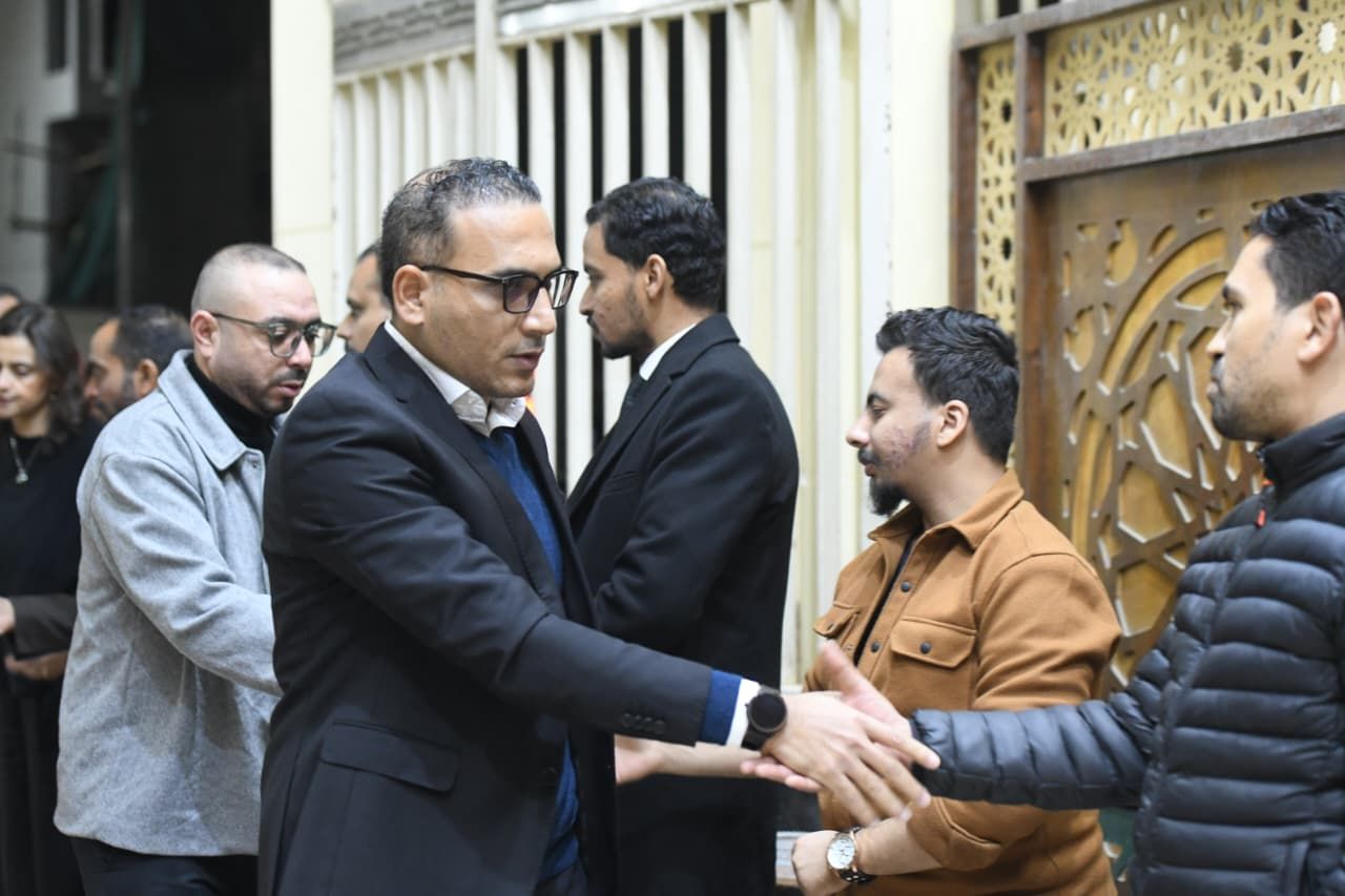 الكاتب الصحفى تامر إسماعيل مدير تحرير اليوم السابع يقدم واجب العزاء الكاتب الصحفى تامر إسماعيل مدير تحرير اليوم السابع يقدم واجب العزاء