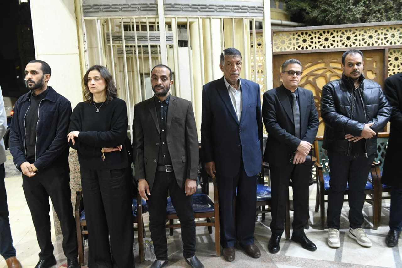 الكاتبة الصحفية علا الشافعى والكاتب الصحفى عبد الفتاح عبد المنعم يستقبلون عزاء الزميل محمود نصر الكاتبة الصحفية علا الشافعى والكاتب الصحفى عبد الفتاح عبد المنعم يستقبلون عزاء الزميل محمود نصر