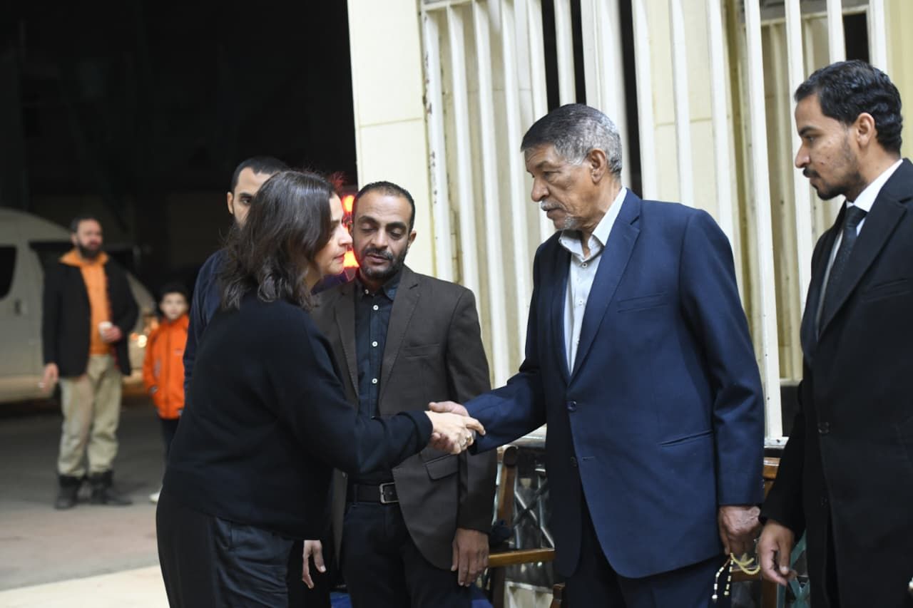 الكاتبة الصحفية علا الشافعى تقدم واجب العزاء الكاتبة الصحفية علا الشافعى تقدم واجب العزاء