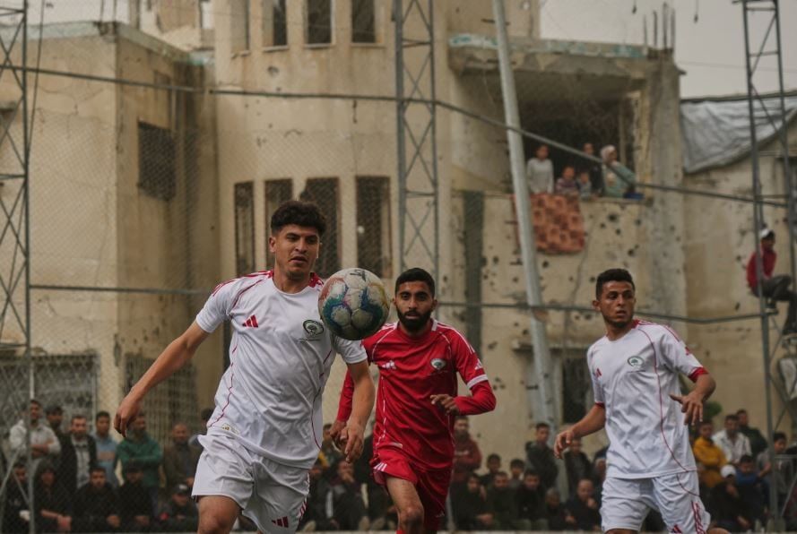 الكرة فى الملعب.. دورات رمضانية ومبارايات ودية بقطاع غزة رغم الجرب (6) الكرة فى الملعب.. دورات رمضانية ومبارايات ودية بقطاع غزة رغم الجرب (6)