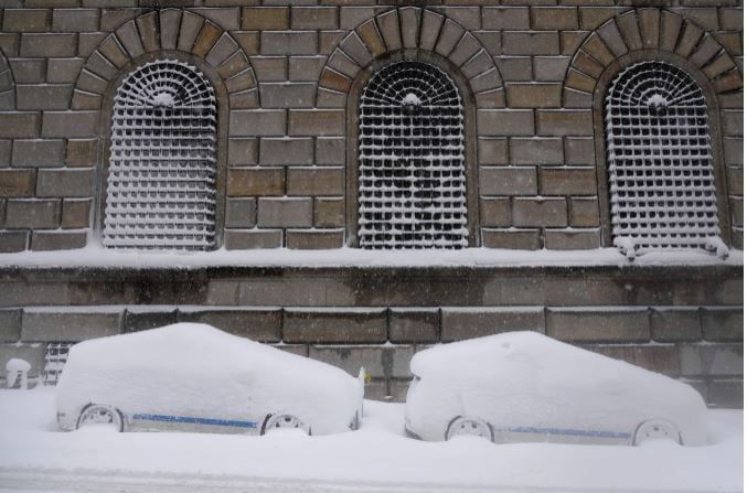 صور لعاصفة ثلجية هائلة تضرب شمال شرق الولايات المتحدة (6) صور لعاصفة ثلجية هائلة تضرب شمال شرق الولايات المتحدة (6)