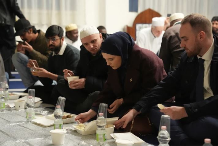 شهر رمضان فى روما.. موائد رحمن لضيوف دورة الألعاب الأولمبية (1) شهر رمضان فى روما.. موائد رحمن لضيوف دورة الألعاب الأولمبية (1)