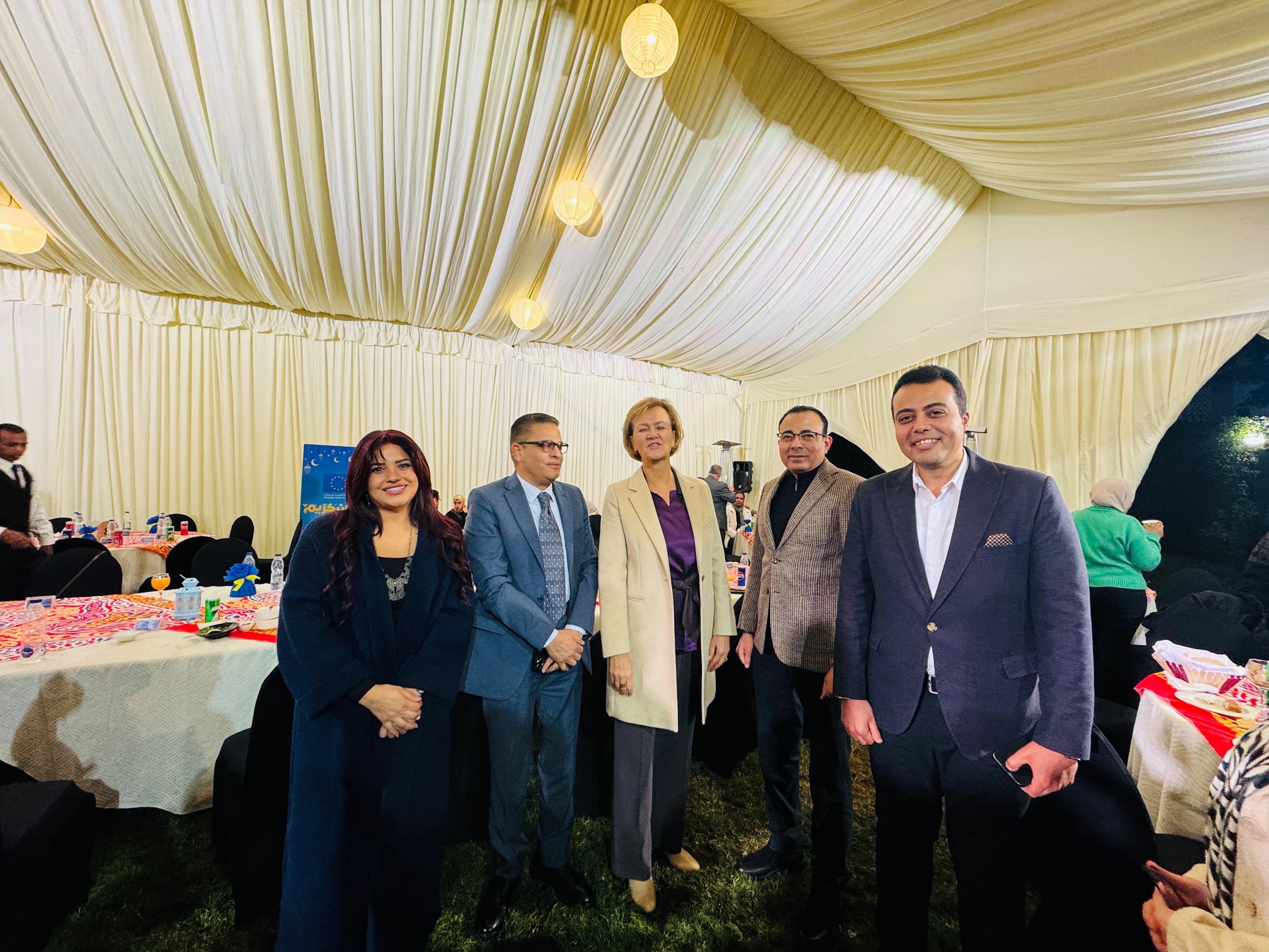 سفيرة الاتحاد الأوروبي بالقاهرة ورئيس تحرير اليوم السابع والزميل محمد السيد والزميلة هناء أبو العز سفيرة الاتحاد الأوروبي بالقاهرة ورئيس تحرير اليوم السابع والزميل محمد السيد والزميلة هناء أبو العز