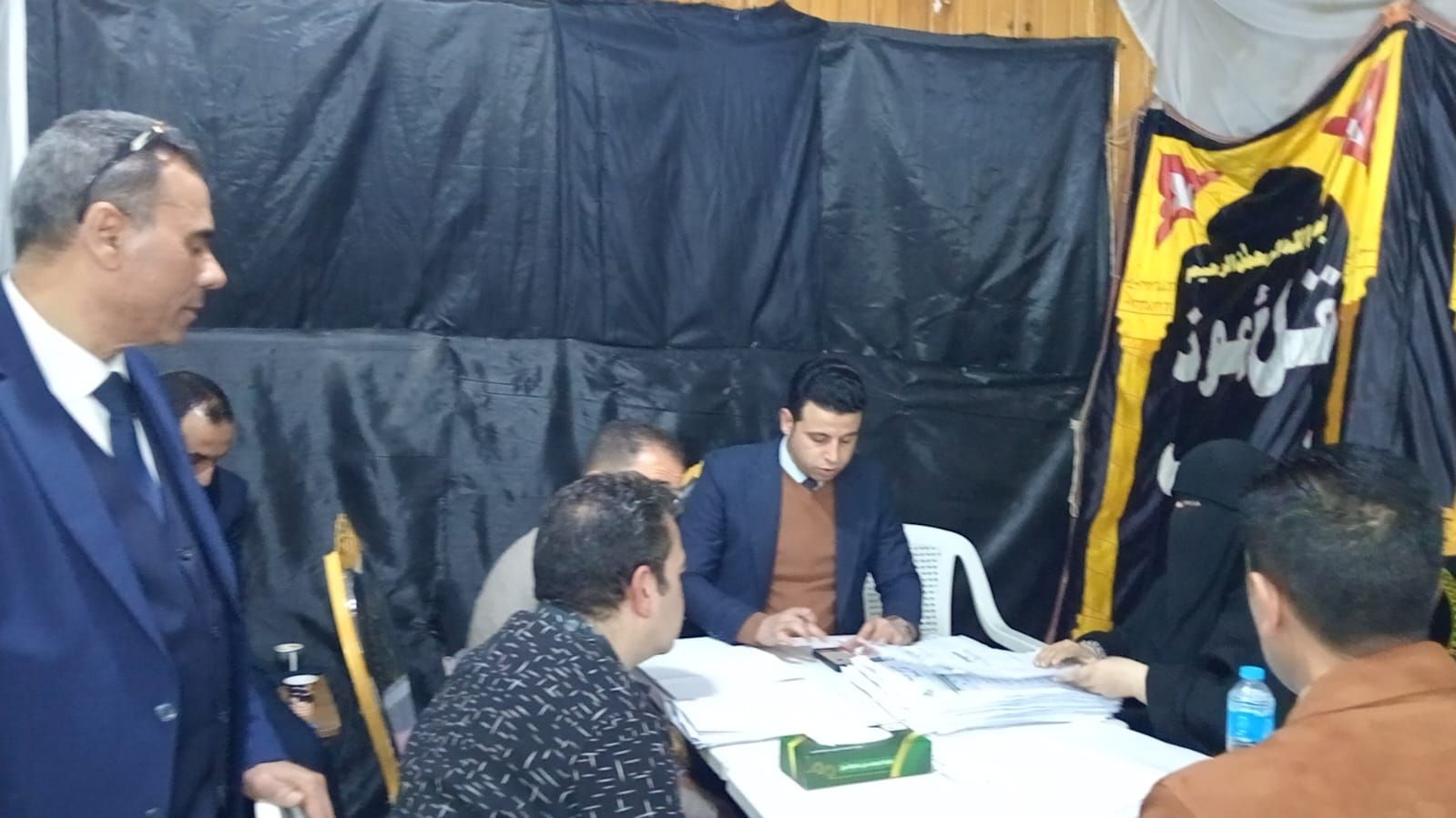 جانب من أعمال الفرز جانب من أعمال الفرز