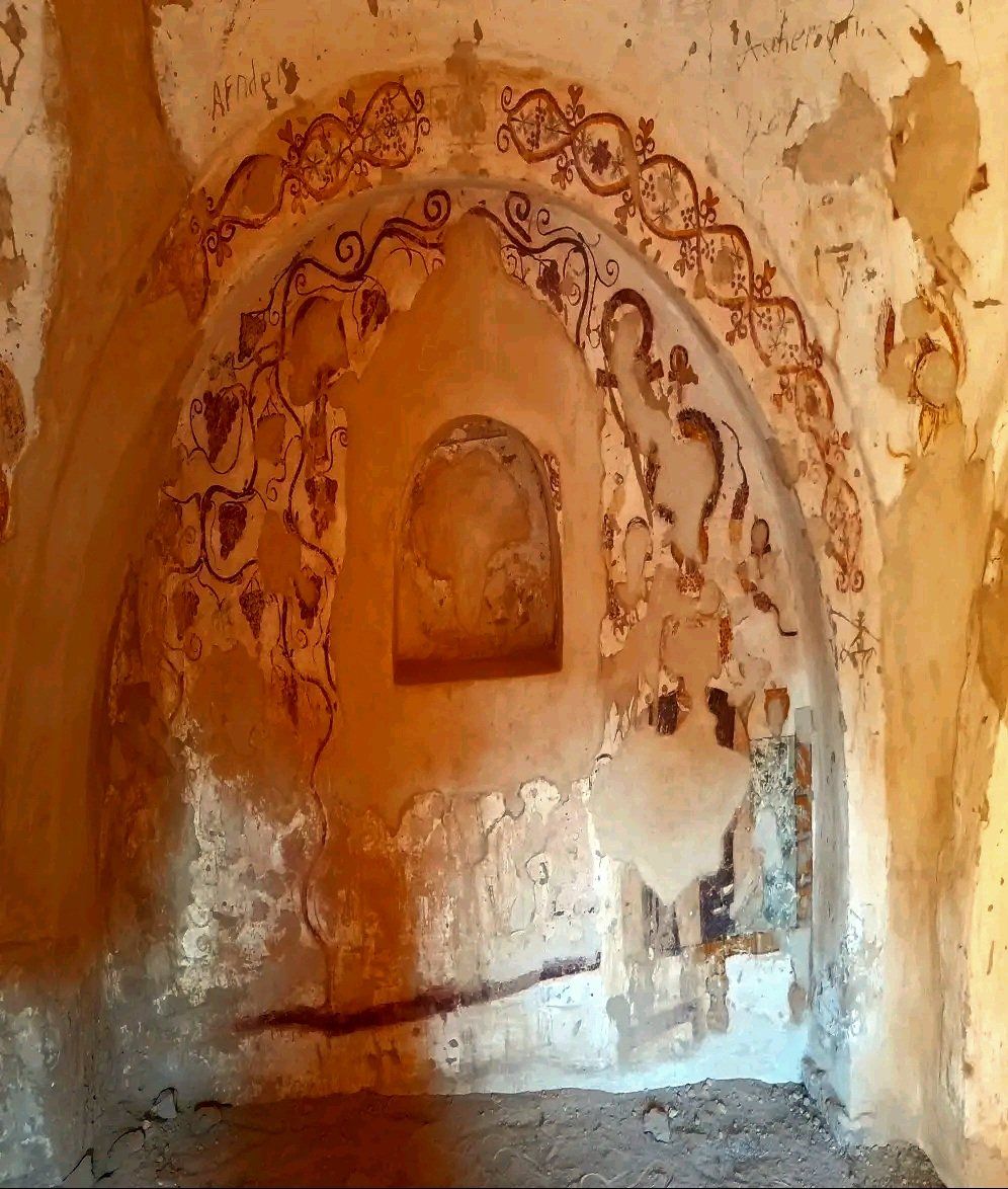 جدران المقابر مريومة بالوان الفريسكا جدران المقابر مريومة بالوان الفريسكا