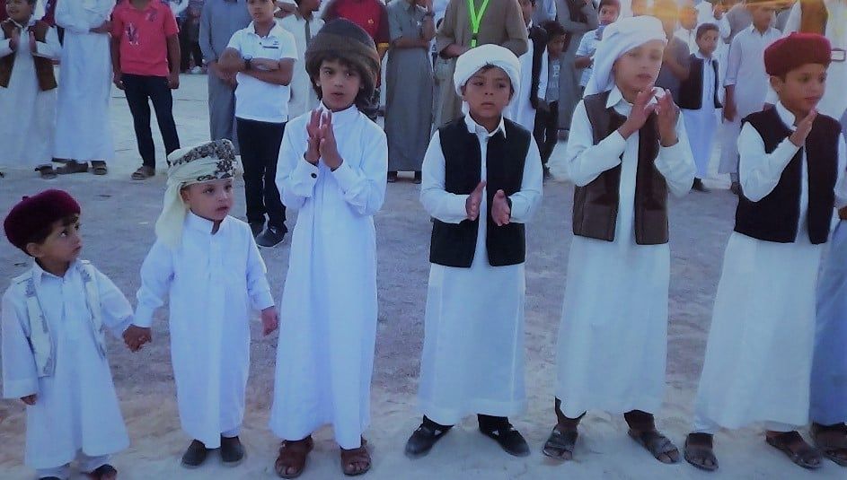 أطفال بدو بالملابس التراثية أطفال بدو بالملابس التراثية