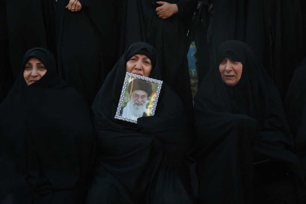 تجمع المشيعون في ميدان انقلاب في طهران عقب وفاة المرشد الأعلى الإيراني آية الله علي خامنئي (3) تجمع المشيعون في ميدان انقلاب في طهران عقب وفاة المرشد الأعلى الإيراني آية الله علي خامنئي (3)