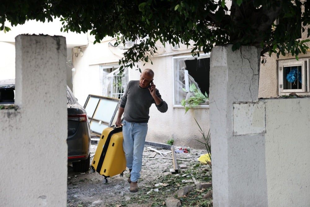 صافرات إنذار وقصف عشوائى.. استمرار الهجمات الإيرانية على إسرائيل (12) صافرات إنذار وقصف عشوائى.. استمرار الهجمات الإيرانية على إسرائيل (12)