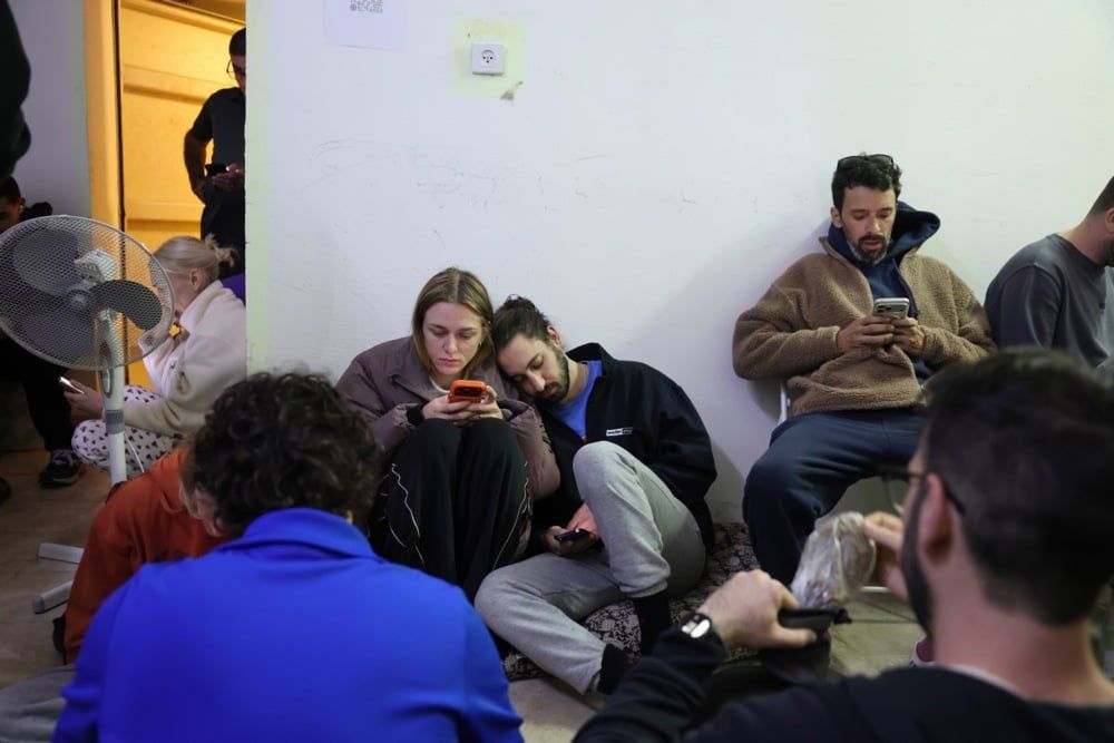 صافرات إنذار وقصف عشوائى.. استمرار الهجمات الإيرانية على إسرائيل (11) صافرات إنذار وقصف عشوائى.. استمرار الهجمات الإيرانية على إسرائيل (11)