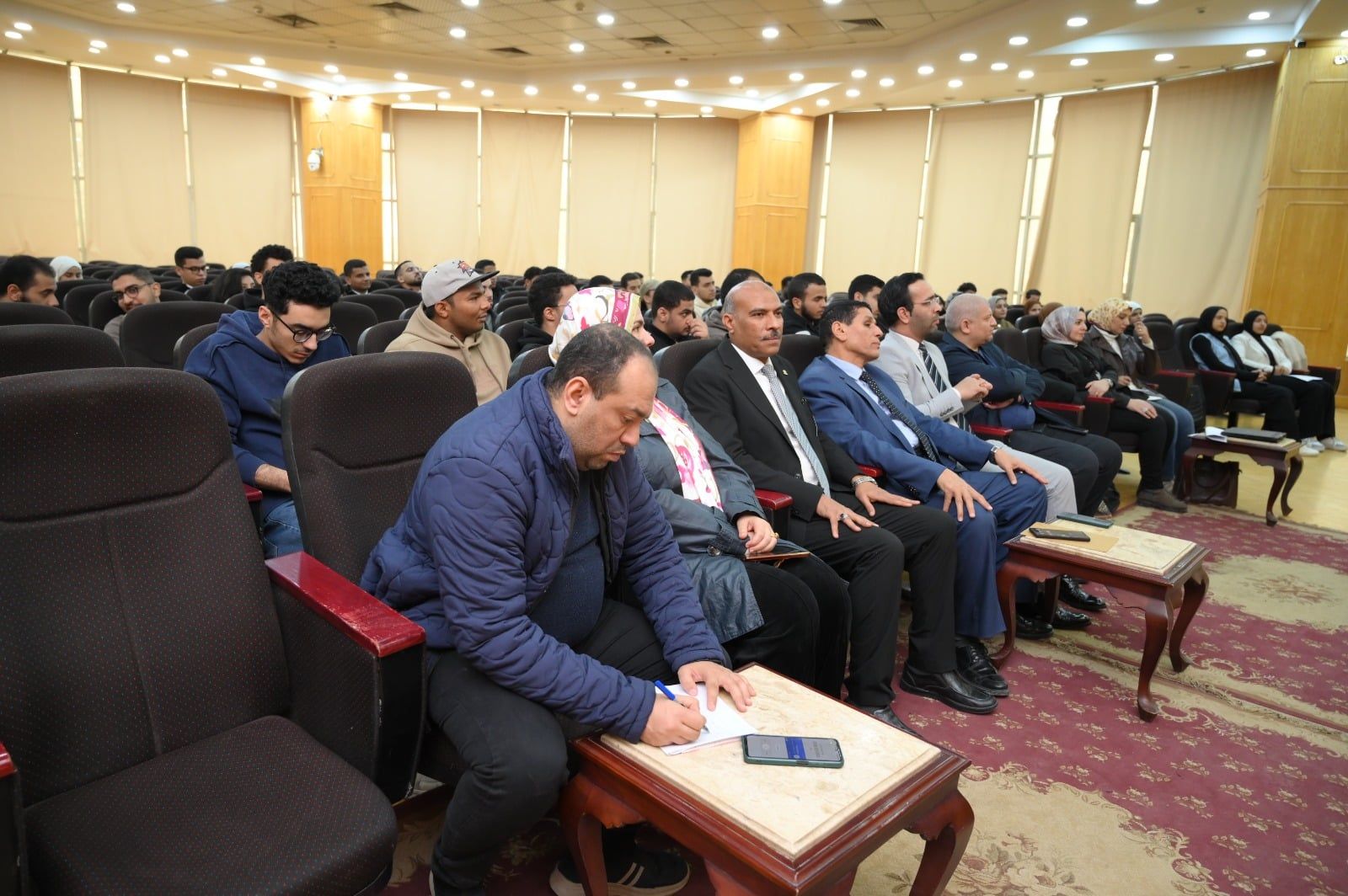 جانب من الأنشطة (2) جانب من الأنشطة (2)