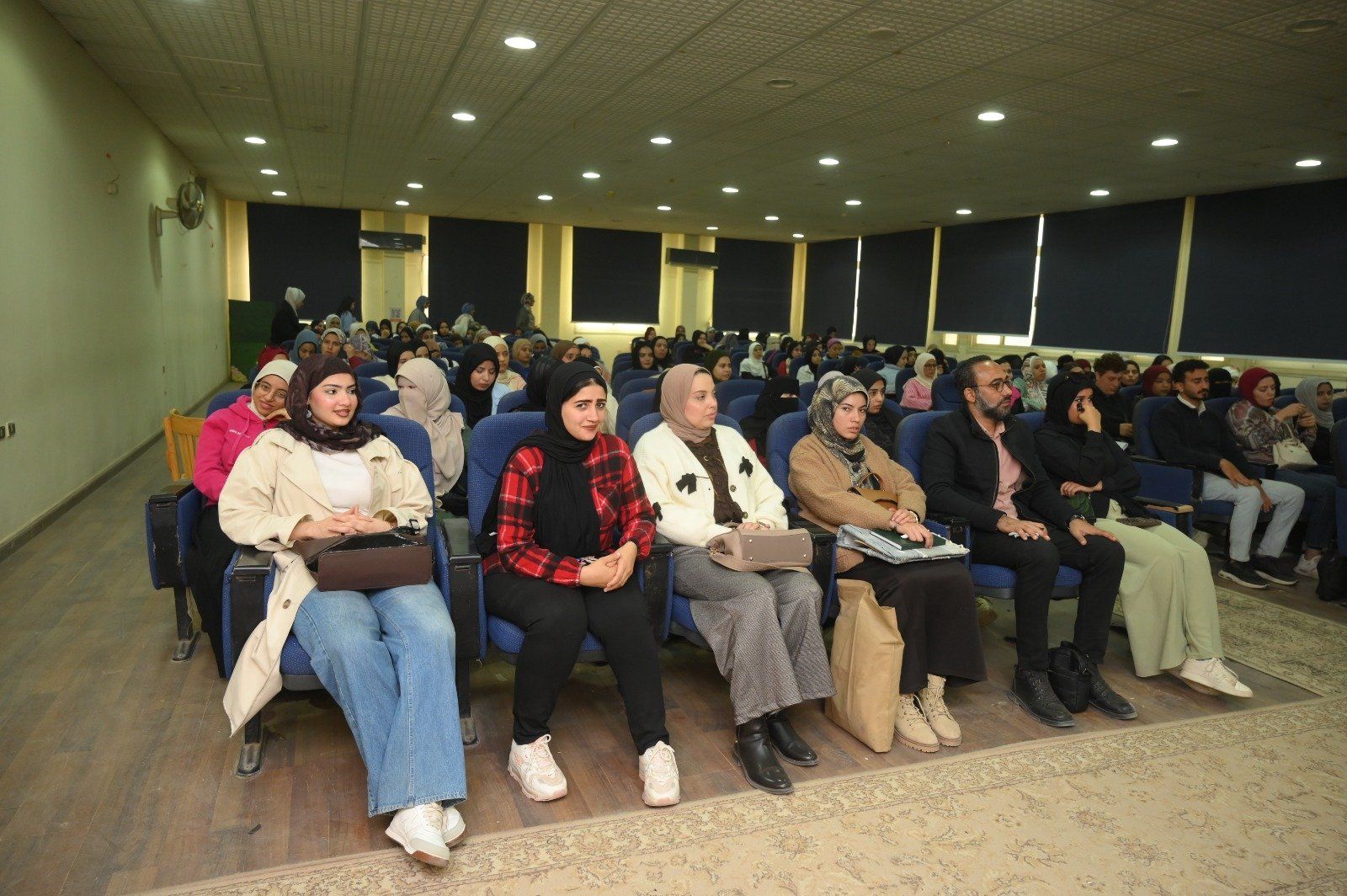 جانب من الأنشطة (1) جانب من الأنشطة (1)