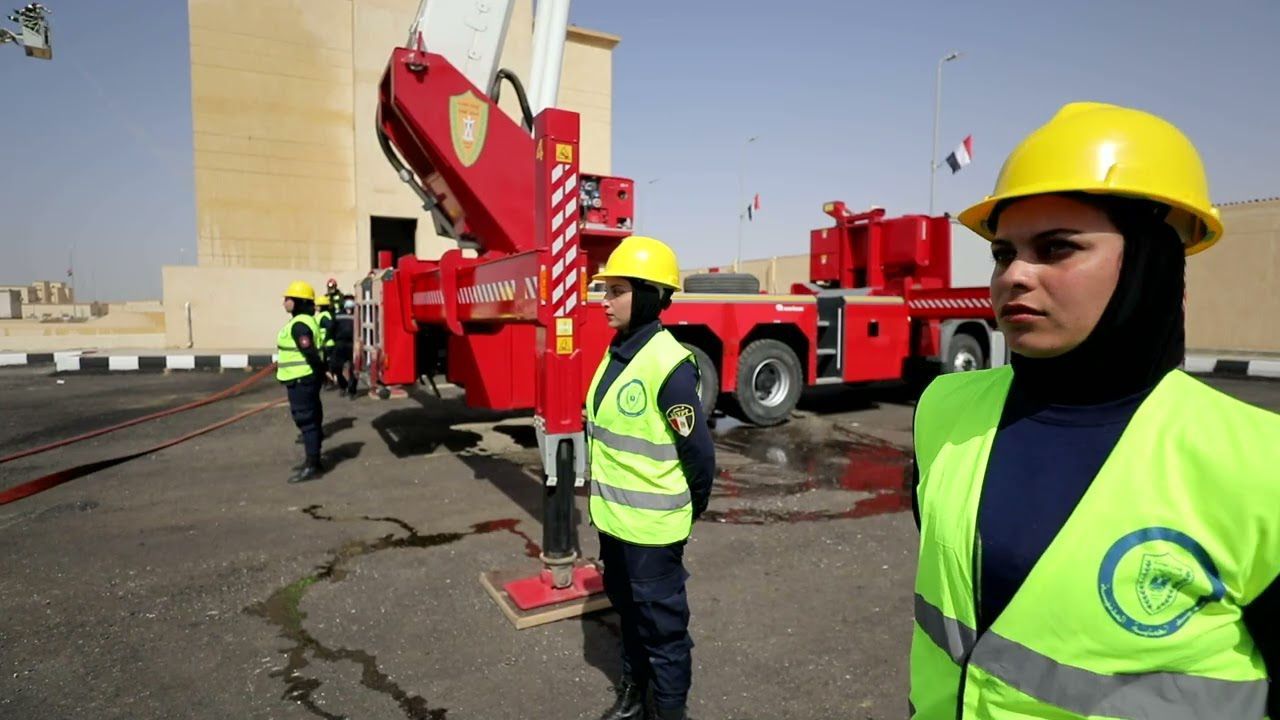 في يومهن العالمي..بنات حواء يصارعن النيران بقلوب حديدية (3) في يومهن العالمي..بنات حواء يصارعن النيران بقلوب حديدية (3)