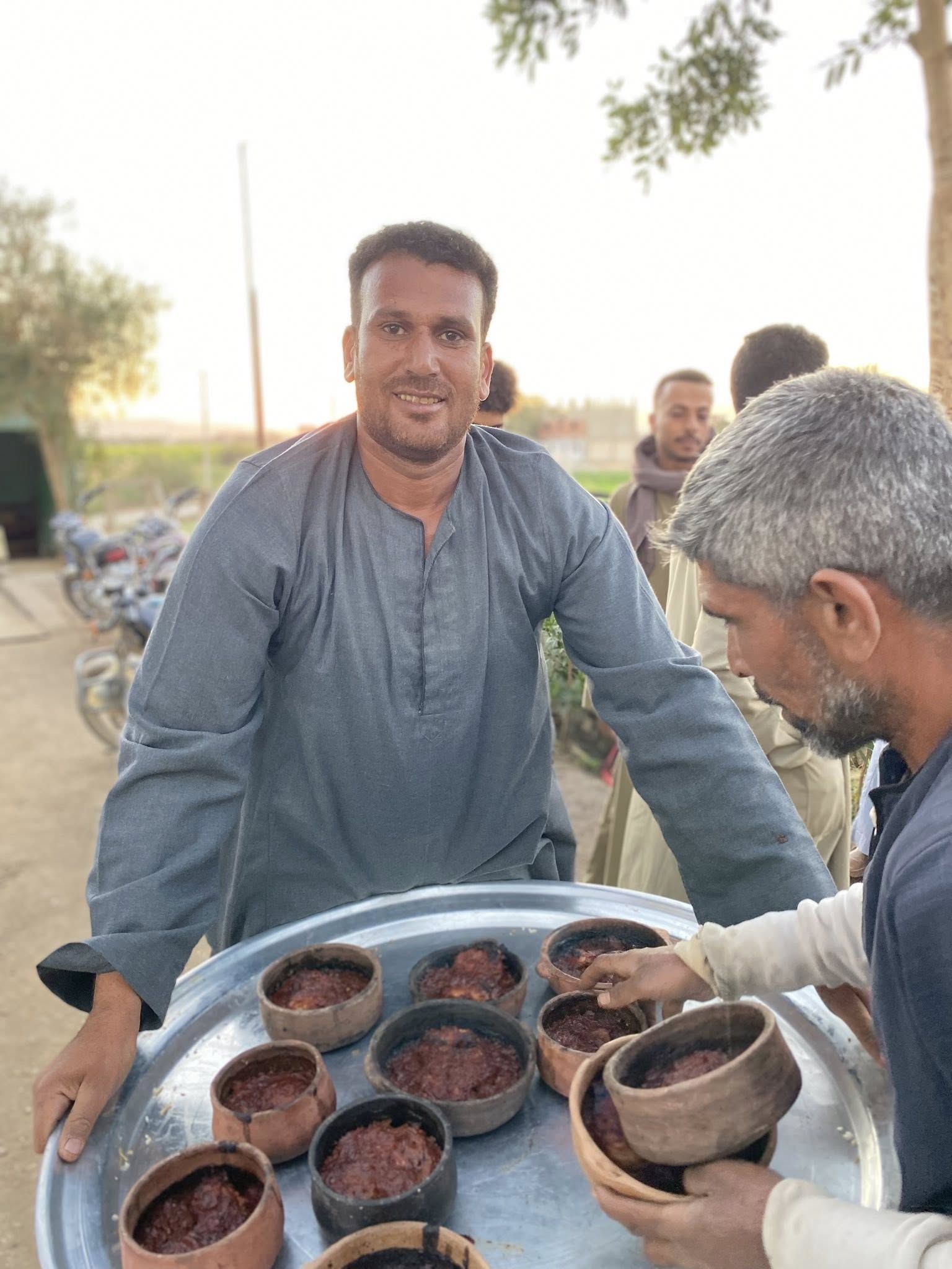 طواجن سمك للجميع مائدة إفطار على طريق قرية الكيمان غرب الأقصر طواجن سمك للجميع مائدة إفطار على طريق قرية الكيمان غرب الأقصر