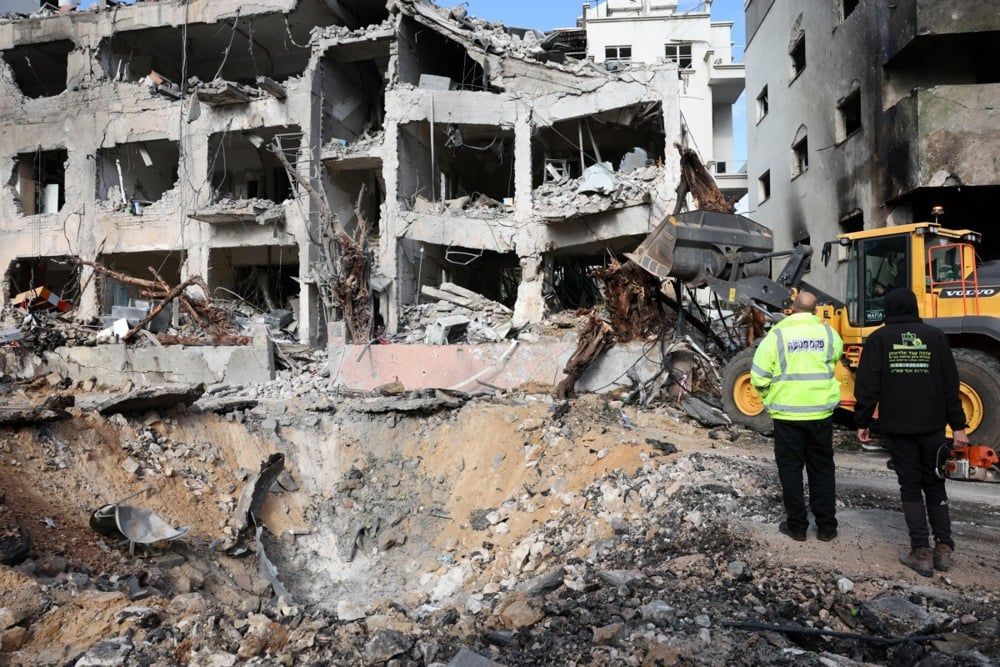 صافرات إنذار وقصف عشوائى.. استمرار الهجمات الإيرانية على إسرائيل (1) صافرات إنذار وقصف عشوائى.. استمرار الهجمات الإيرانية على إسرائيل (1)